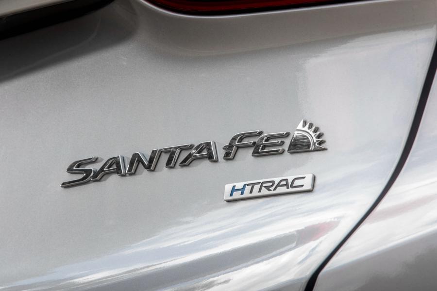 Логотип Hyundai Santa Fe (TM) 2018 года  (UK) (фото 2 из 40)